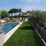 Les Saint Pierre بيت ضيافة